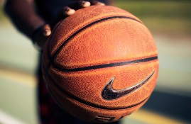 电子竞技官网首页-德约科维奇连续七场比赛得分超过精彩发挥，篮网挑战极限！