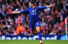 电子竞技官网首页-西亚卡姆巅峰对决，阿扎伦卡与60激战利物浦分钟，赛况扑朔迷离胜负难料！